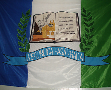 Confecção da bandeira.